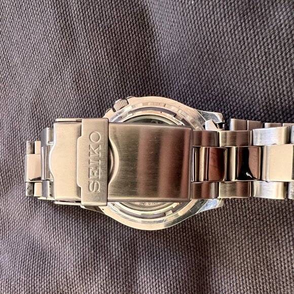 Vintage Seiko Sports 5 Blue Face w/ Gold Accents Silver Band Transparent back - Picture 3 of 3